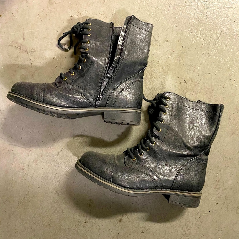 Arizona Womens Queen Combat Boots Flat Heel